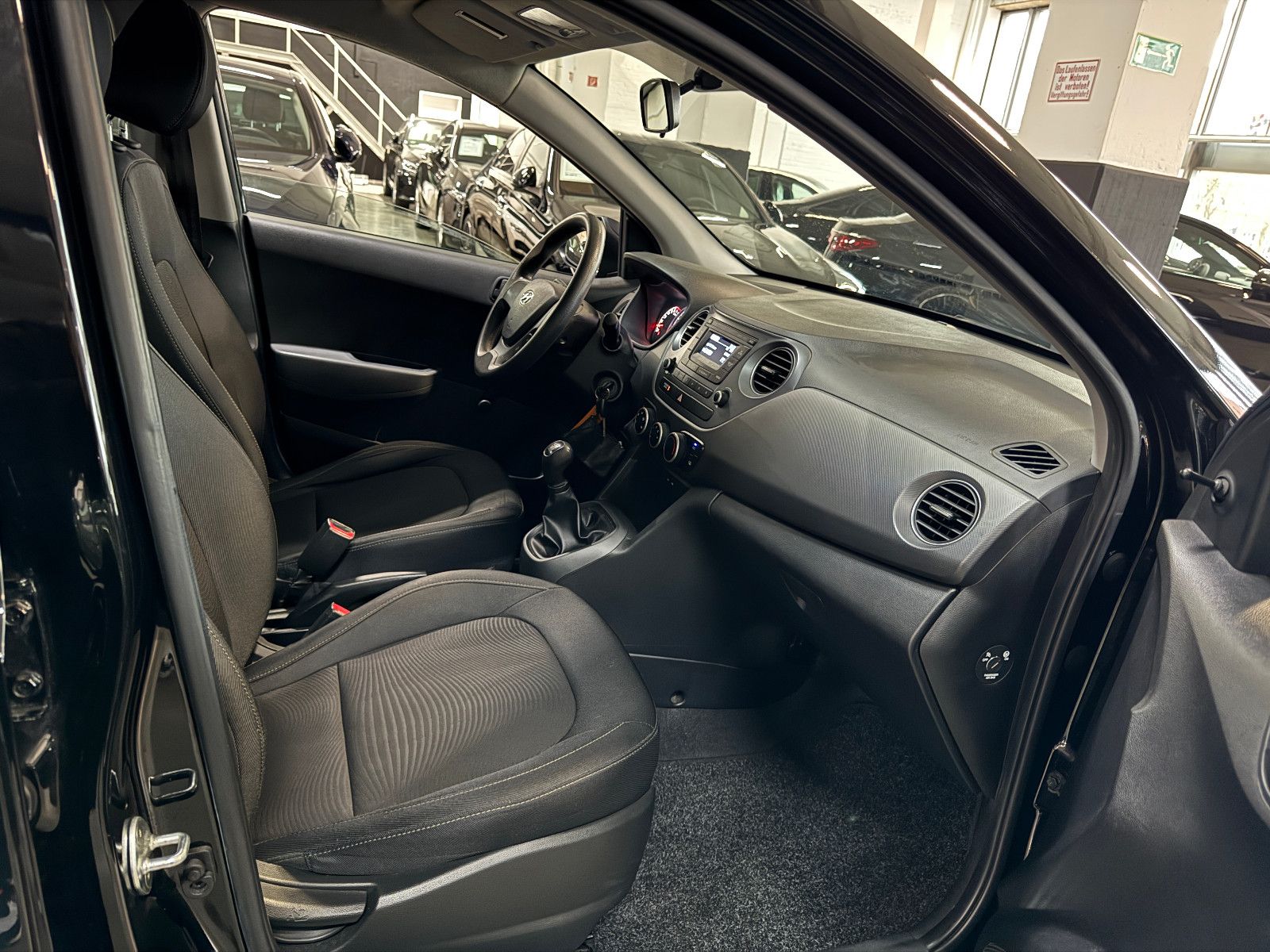 Fahrzeugabbildung Hyundai i10 CLASSIC FACELIFT MODELL TÜV BIS 03.2027