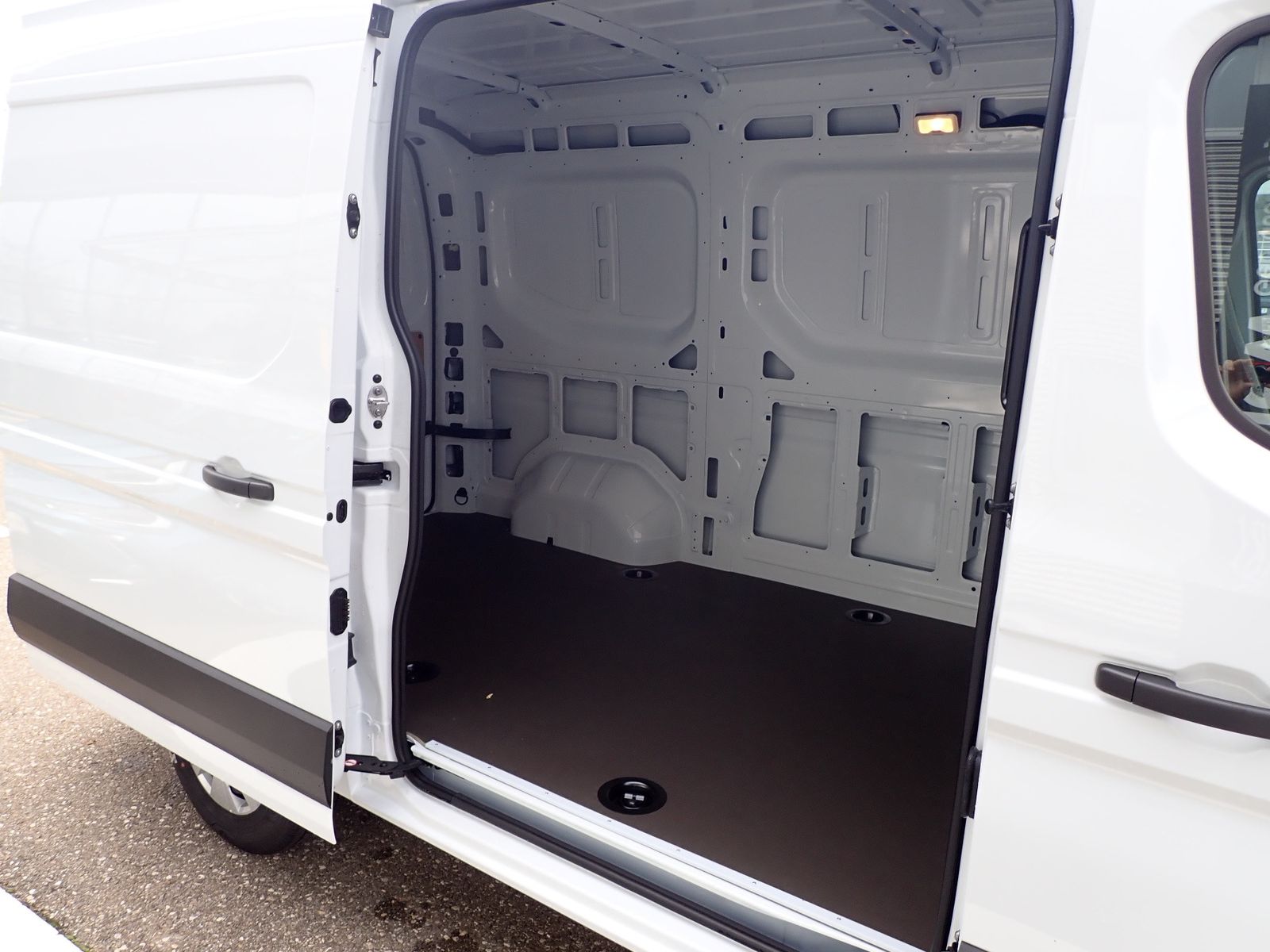 Fahrzeugabbildung Renault Master Kastenwagen FWD Kasten extra L2H2 3,5t Bl