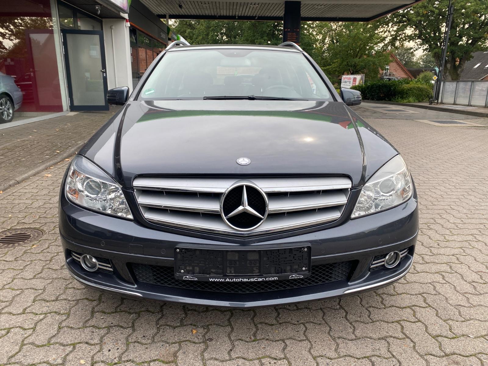 Mercedes-Benz C200 2010 — вигляд ззаду