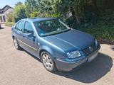 Volkswagen VW Bora 1.6 Benzin TÜV NEU, Zahnriemen NEU - VW Bora von privat