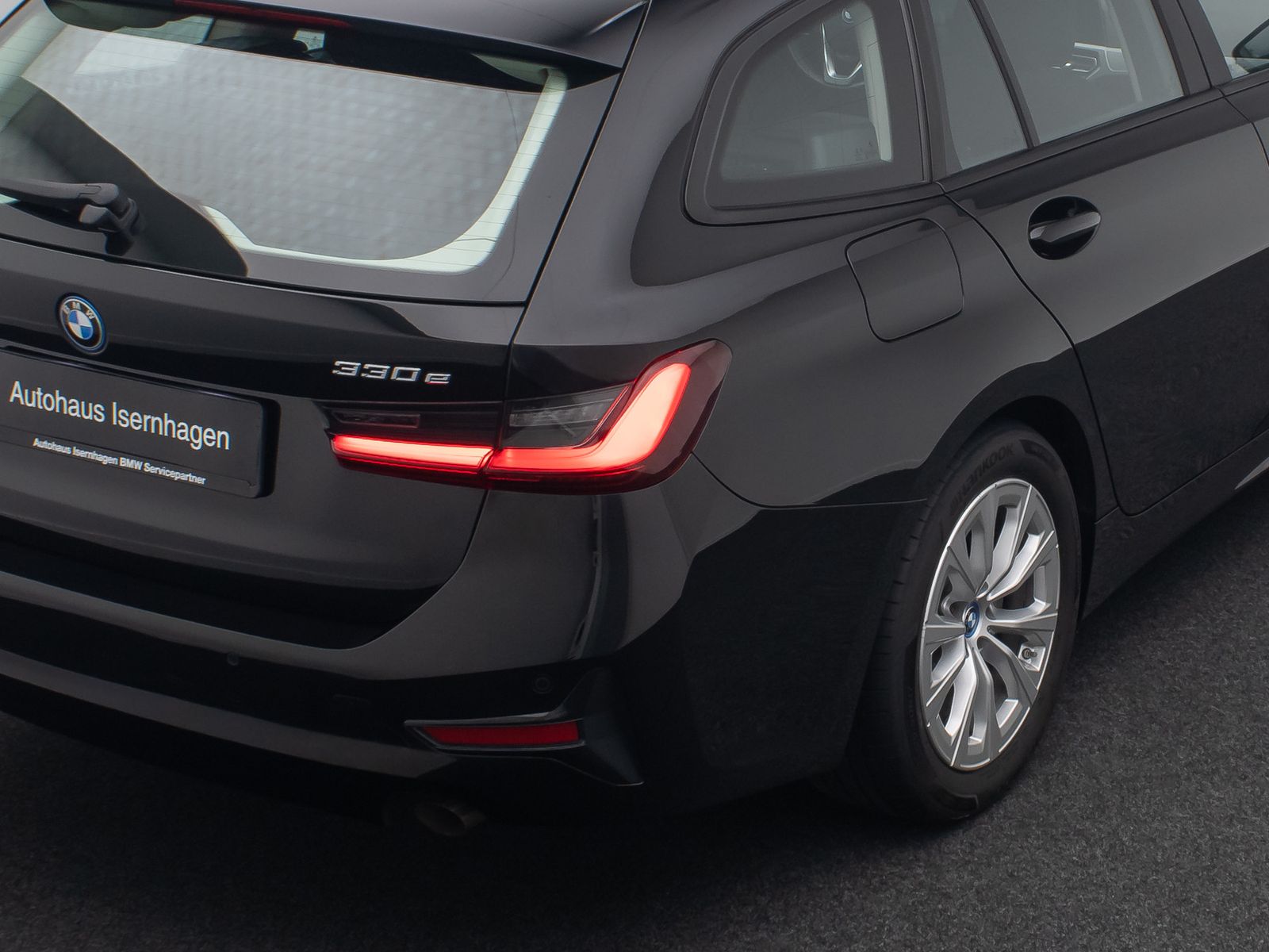 Fahrzeugabbildung BMW 330e xD Laser HUD DAB AHK Alarm Sport HiFi