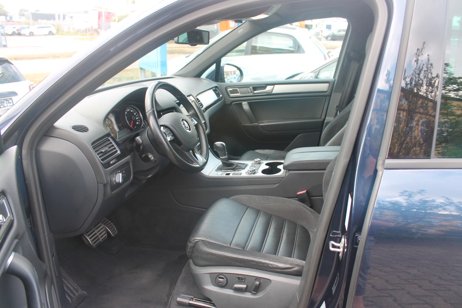 Volkswagen Touareg 3.0 V6 TDI Tiptronic*AHK*Standhzg*n22"LM