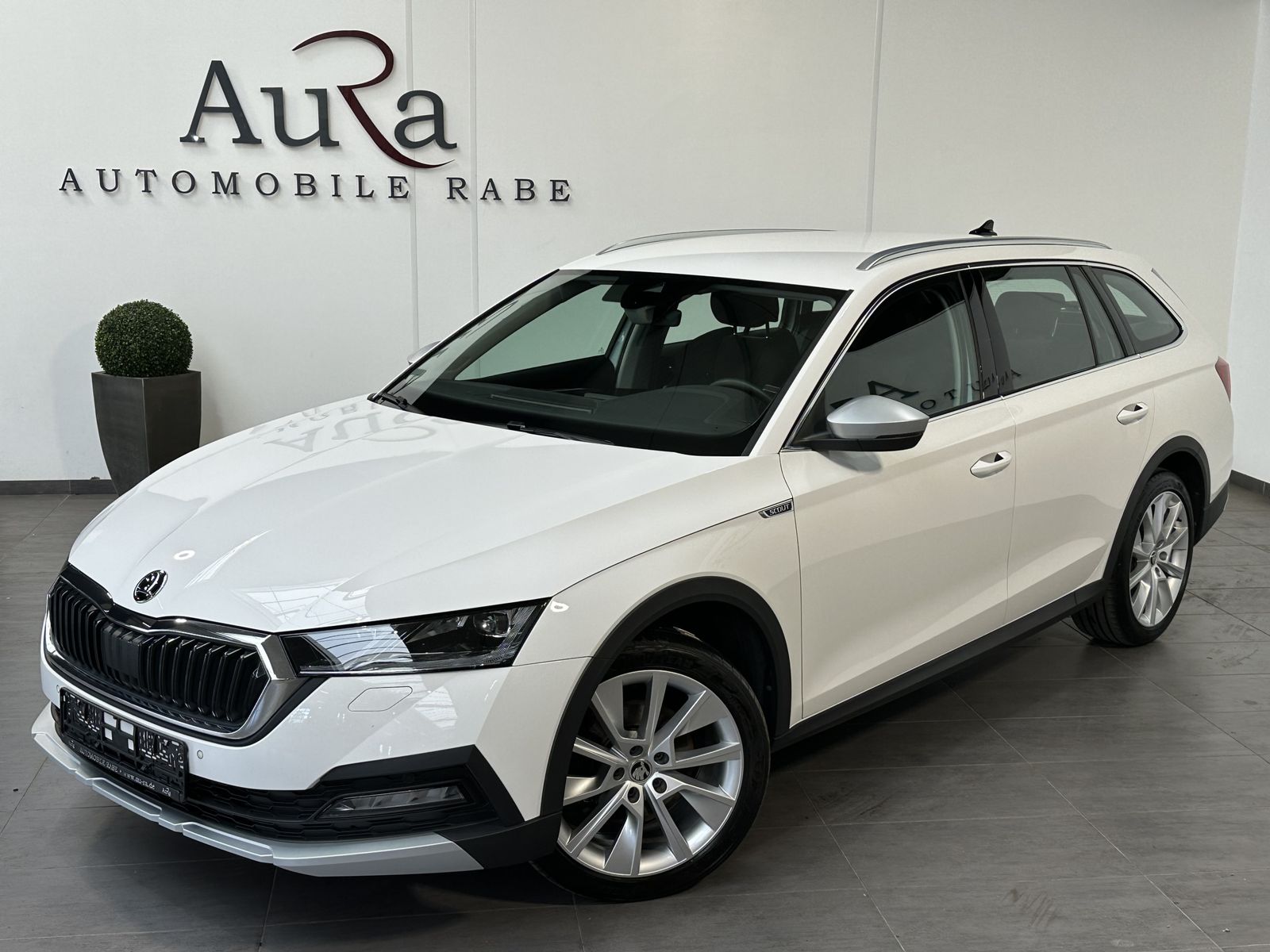 Fahrzeugabbildung SKODA Octavia Combi Scout 2.0 TDI DSG 4x4 NAV+LED+AHK