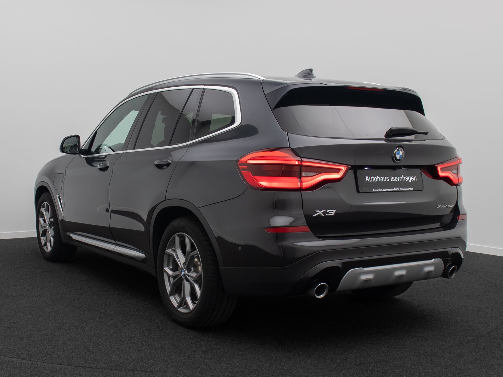 Fahrzeugabbildung BMW X3 xD30e xLine HUD DAB Kamera Alarm HiFi 19Zoll