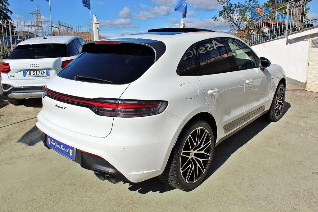PORSCHE Macan 2023