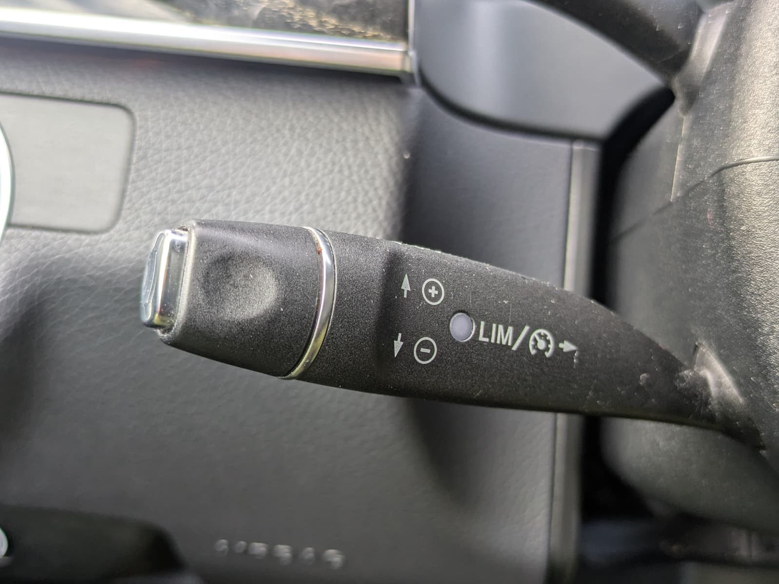 Fahrzeugabbildung Mercedes-Benz E 220 Avantgarde LED*AHK*KAMERA*TEMP*NAVI*SHZ