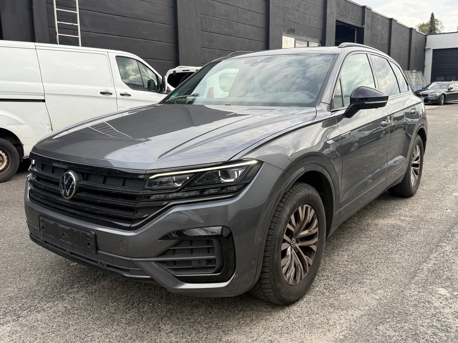 Volkswagen Touareg - 1