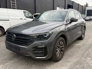 Volkswagen Touareg - 1