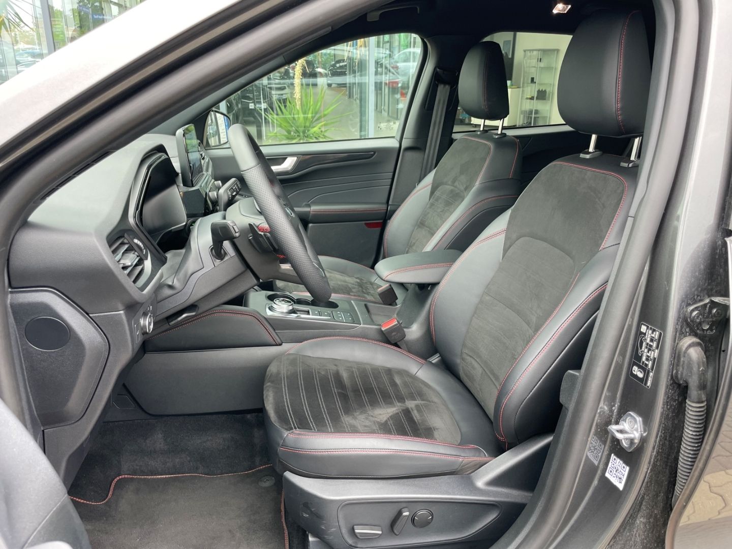 Fahrzeugabbildung Ford Kuga ST-Line X LED B&O elek Sitze und Heckkl