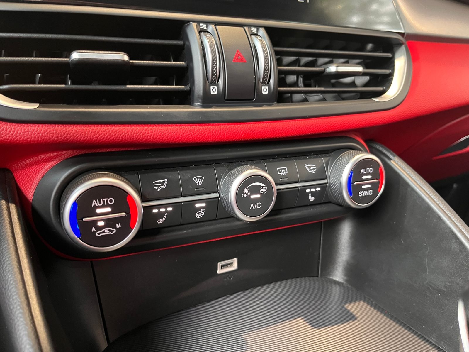 Fahrzeugabbildung Alfa Romeo Giulia Super H/K LEDER XEN NAV ACC RFK ALU