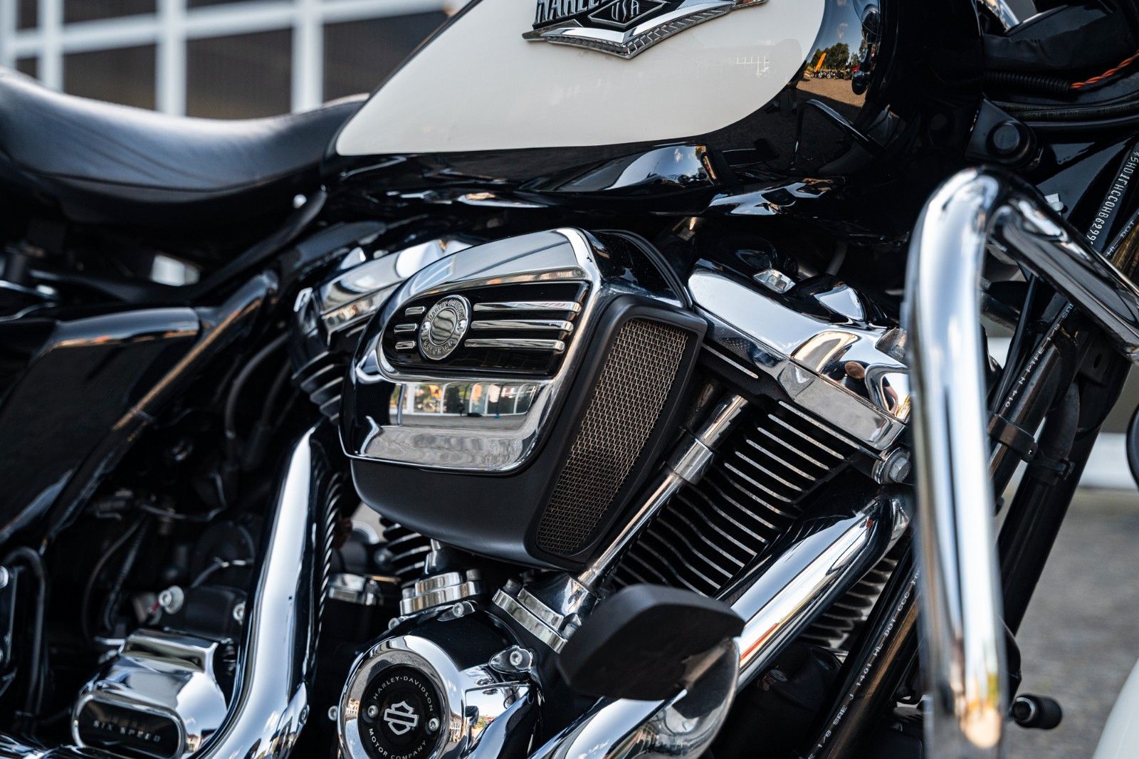 Fahrzeugabbildung Harley-Davidson ROAD KING POLICE FLHP TOURING - JEKILL&HYDE
