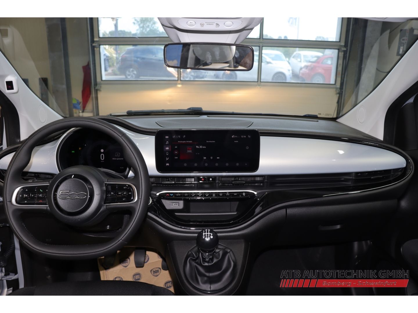 Fahrzeugabbildung Fiat 500 ICON + Komfortpaket Hybrid 1.0l PDC Rückfahr