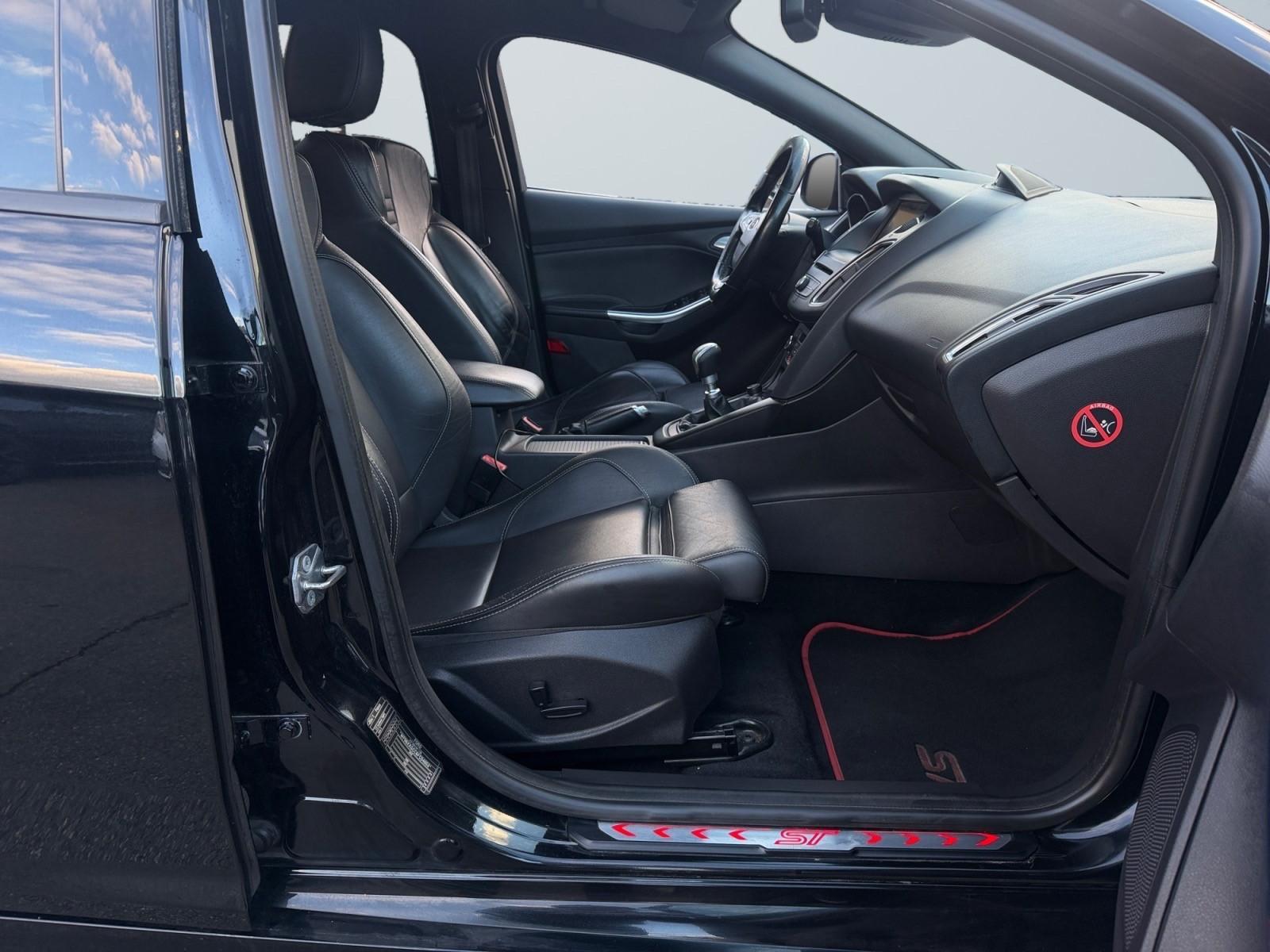 Ford Focus 2015 — photo 11