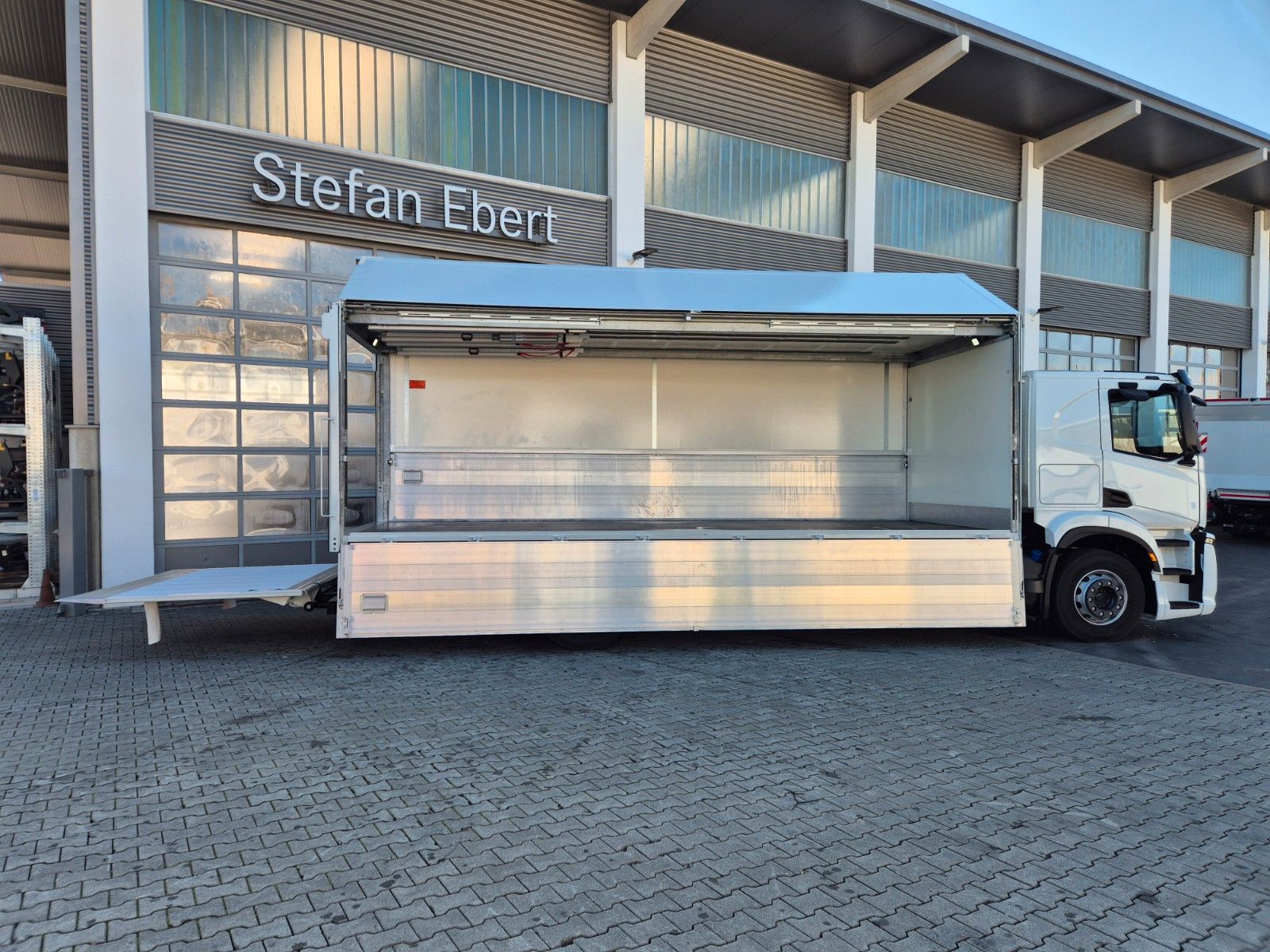 Fahrzeugabbildung Iveco AT190S40/FP Böse Schwenkwand LBW AHK