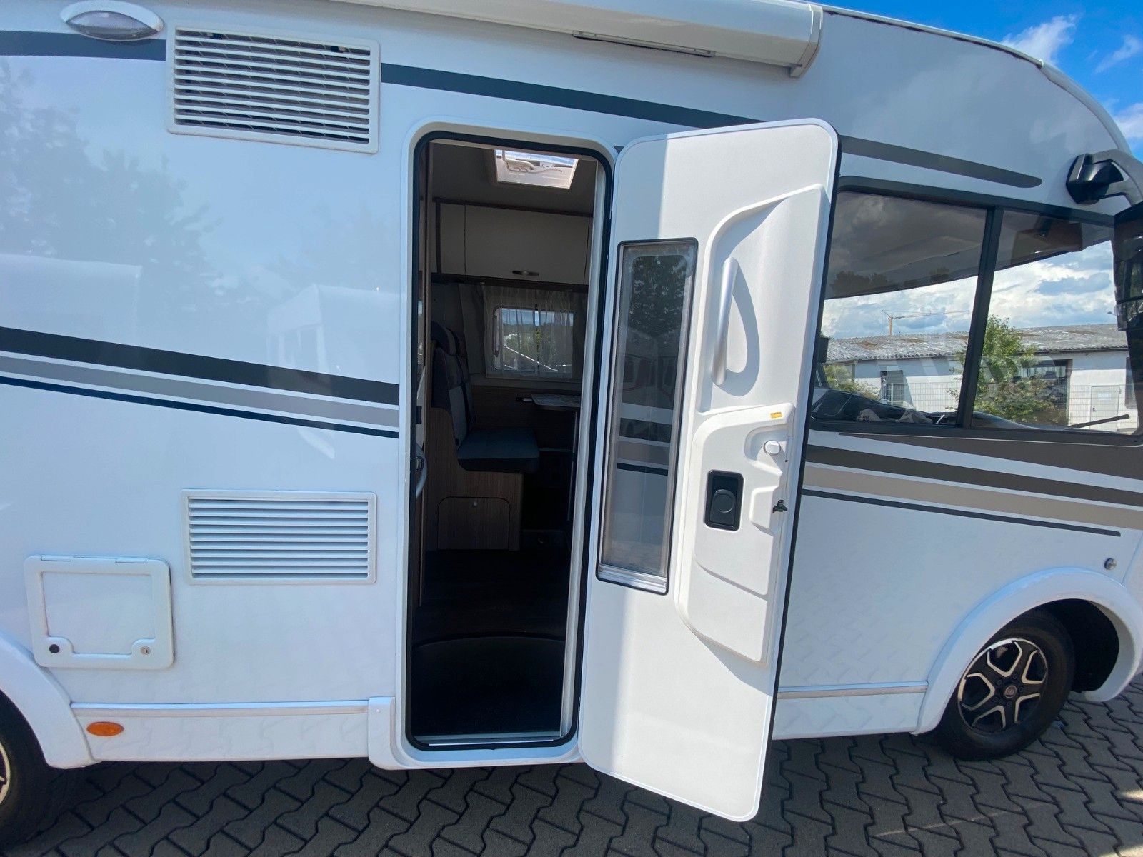 Fahrzeugabbildung Carado I 338 Ed.15 *Autom.*Sat*Markise*Lithium*Navi*RFK