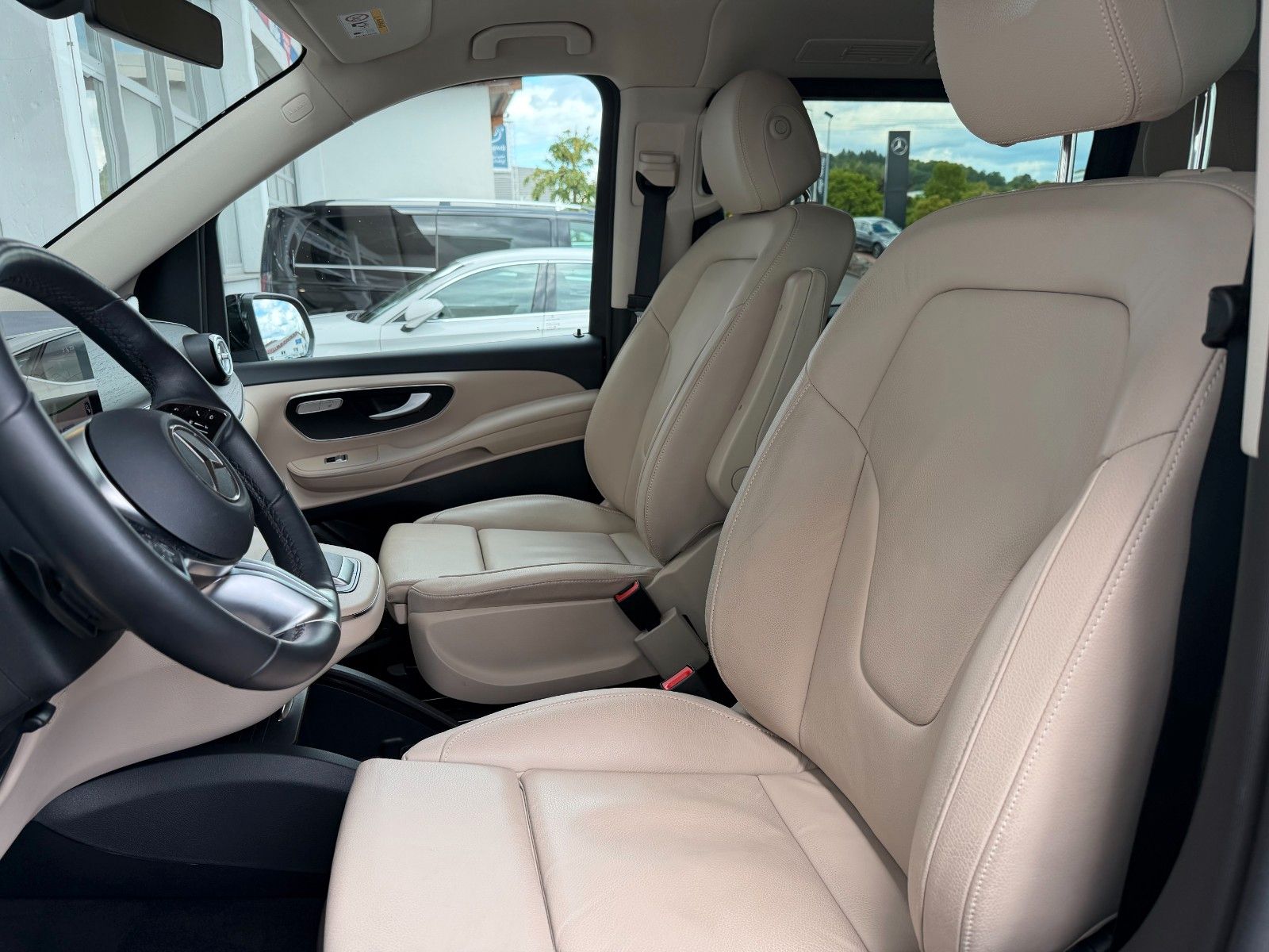 Fahrzeugabbildung Mercedes-Benz V 300 d AVA DISTRONIC 360Kamera