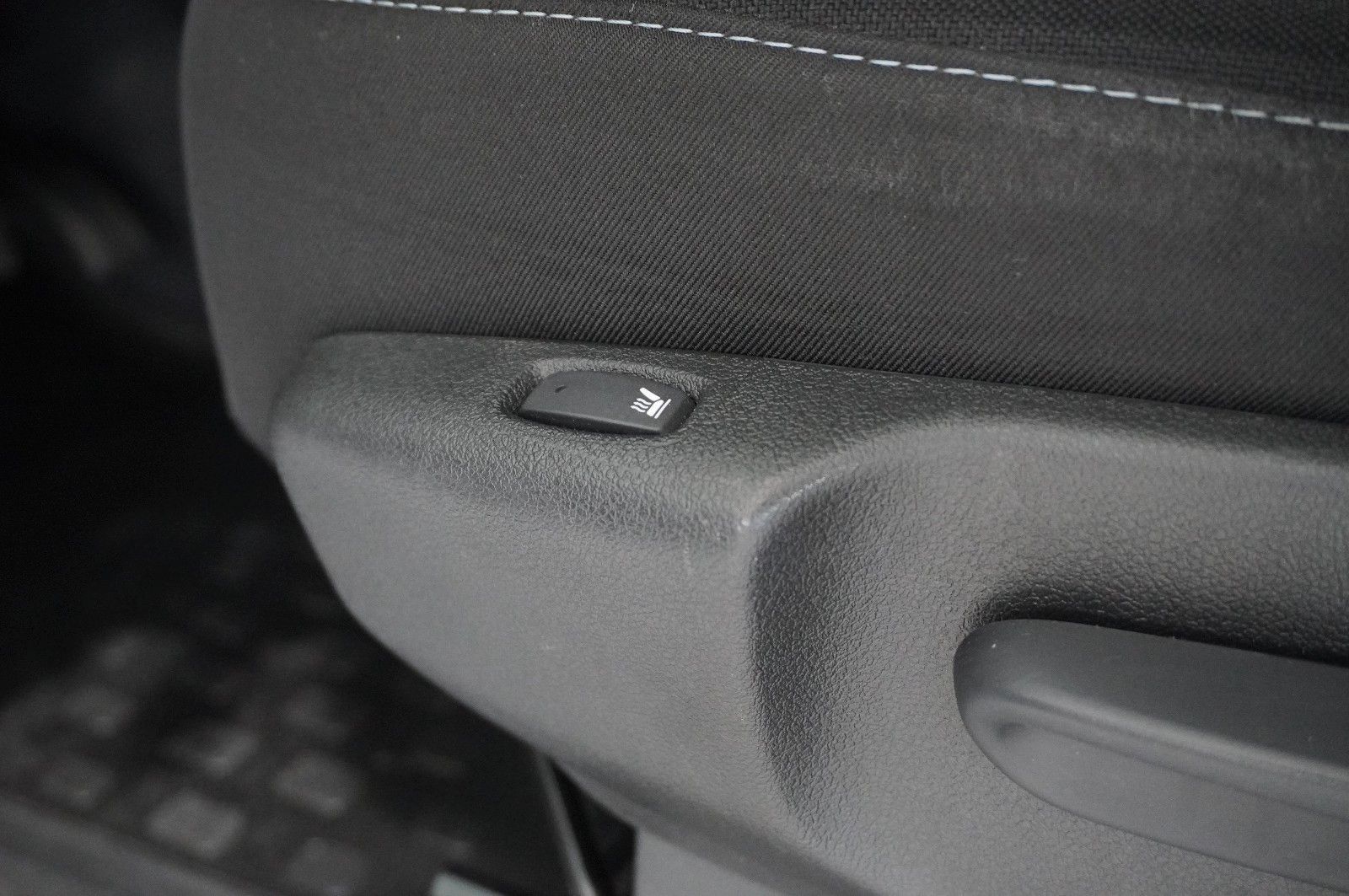 Fahrzeugabbildung Opel Vivaro B 1.6D KOMBI 8-SITZE L1H1 KLIMA/PDC/TEMP.