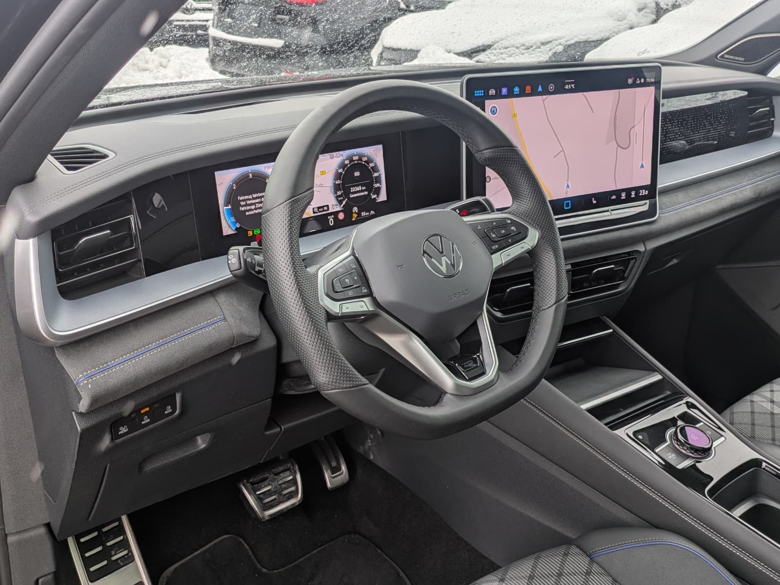 Fahrzeugabbildung Volkswagen Tayron 2.0 TDI 4M R-Line 7Si*MATRIX*AHK*PANO*HUD