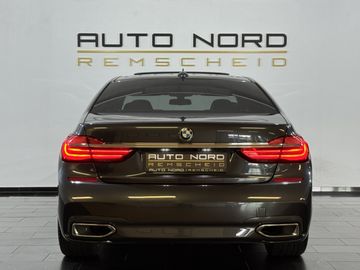 BMW 750 - 7