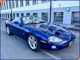 Jaguar XK XK8 4.2 Convertibile - blaue Jaguar XK