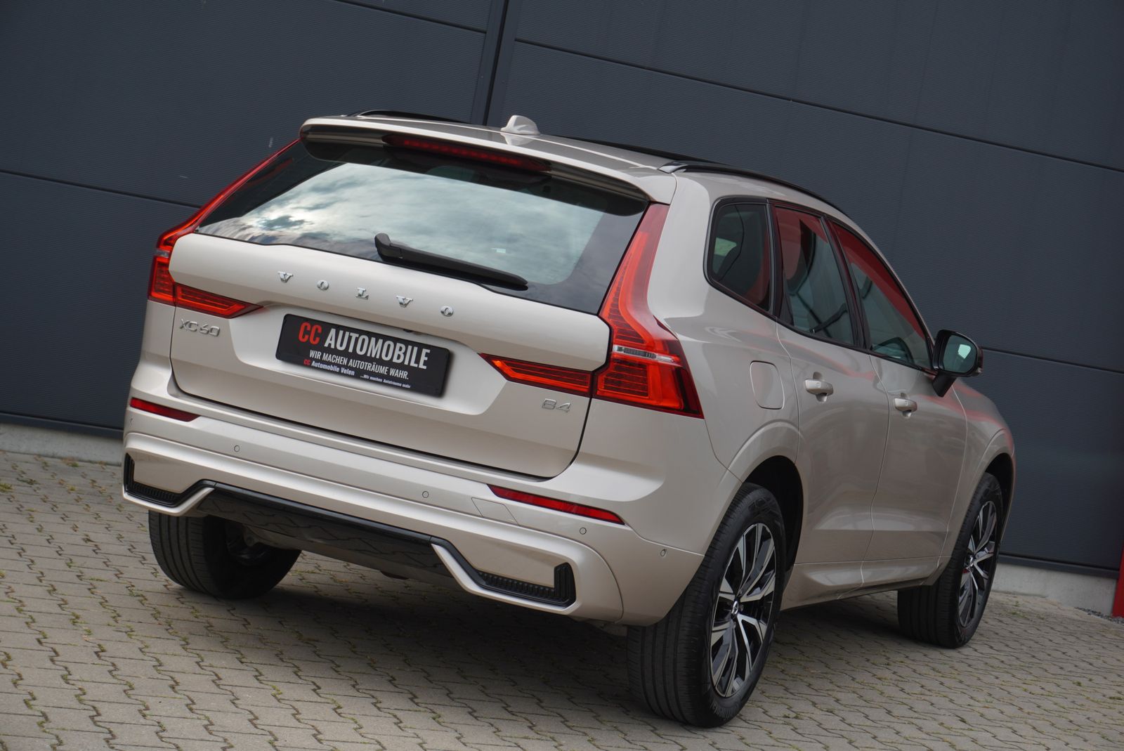 Volvo XC60 Plus Dark Pano Standhzg AHK Assistenz 360° foto 5
