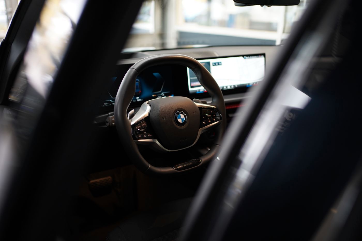 Fahrzeugabbildung BMW 318i Touring Navi+HeadUp+Kamera+APP+LED