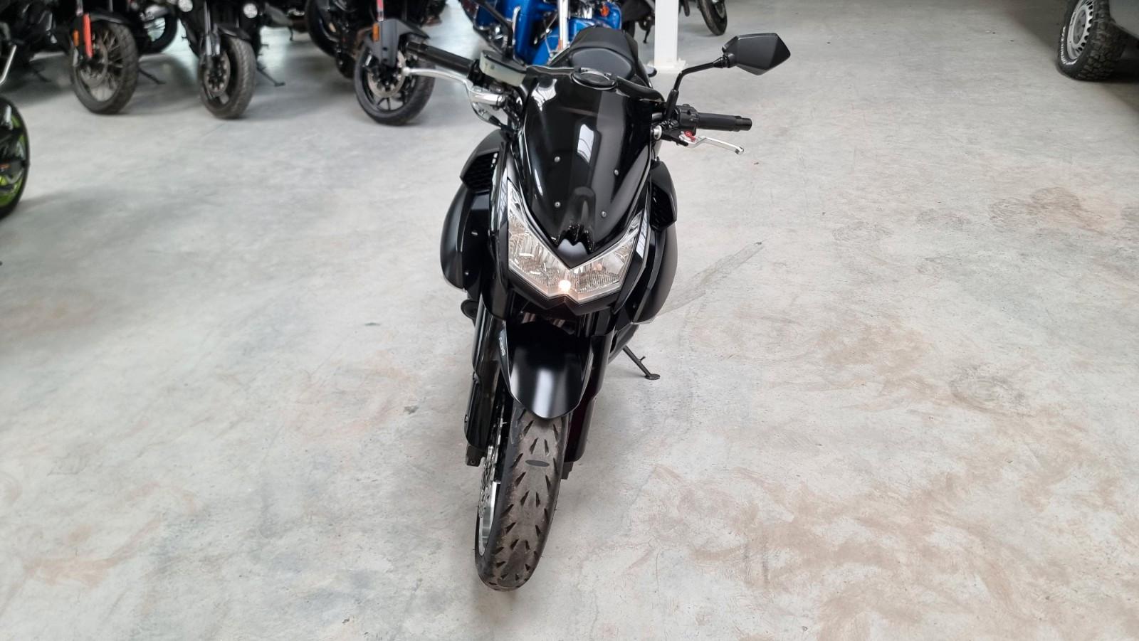 Kawasaki Z1000 ZRT00D *1.Hand / Zubehör / Garage*