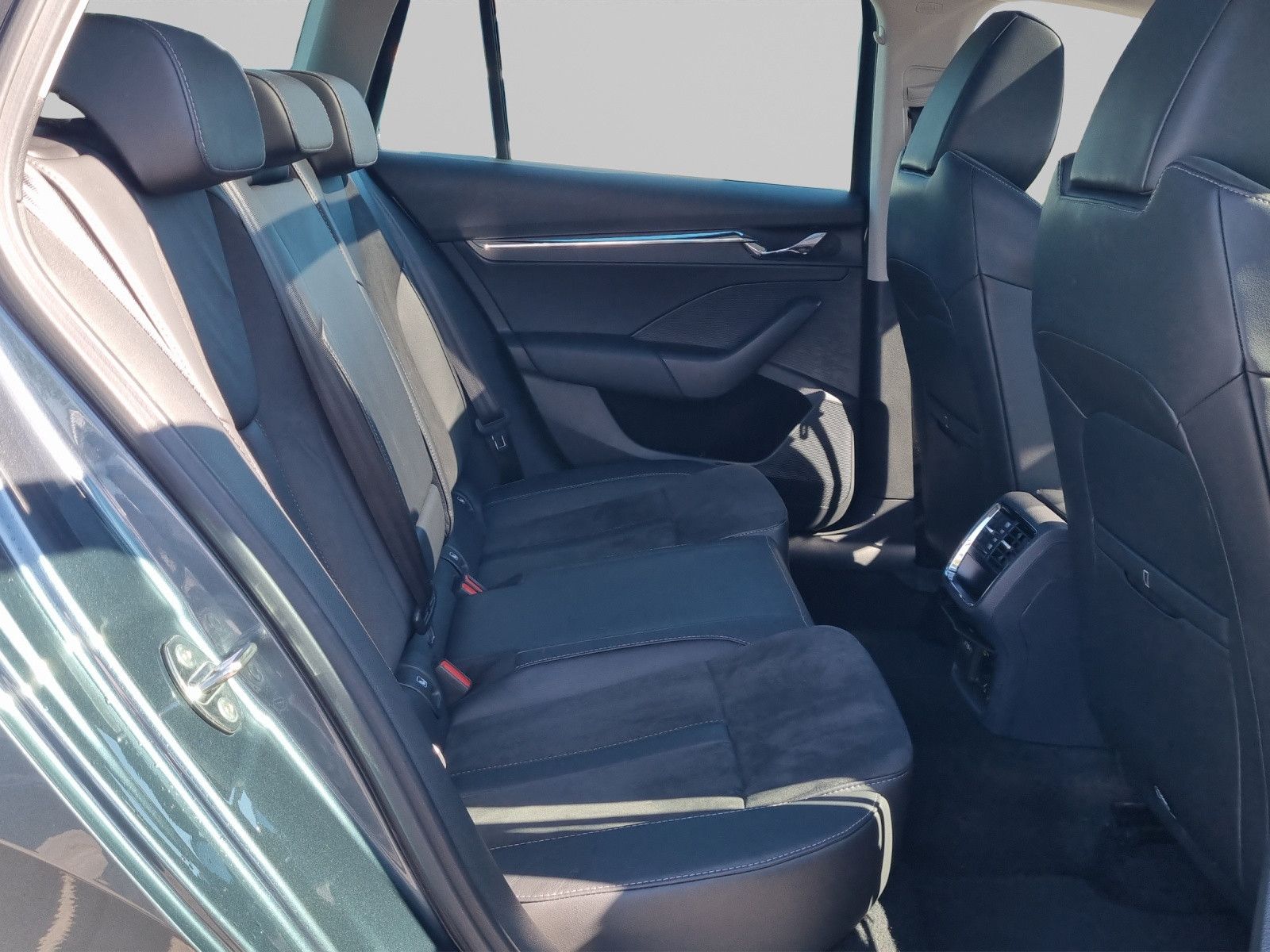 Fahrzeugabbildung SKODA Octavia Combi Style 2,0 TDI DSG Navi Pano AHK