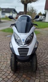 Piaggio MP3 250 mit Autoführerschein - PIAGGIO ROLLER 250