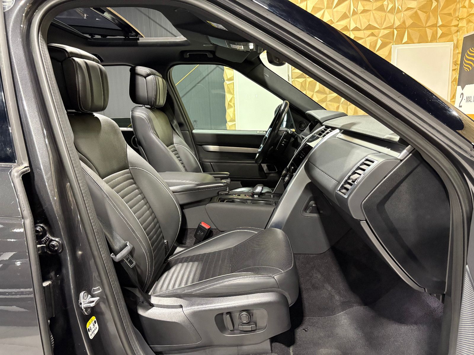 Fahrzeugabbildung Land Rover Discovery 5 SE D250 AWD/PANO/ACC/360°/APPLE/AHK/