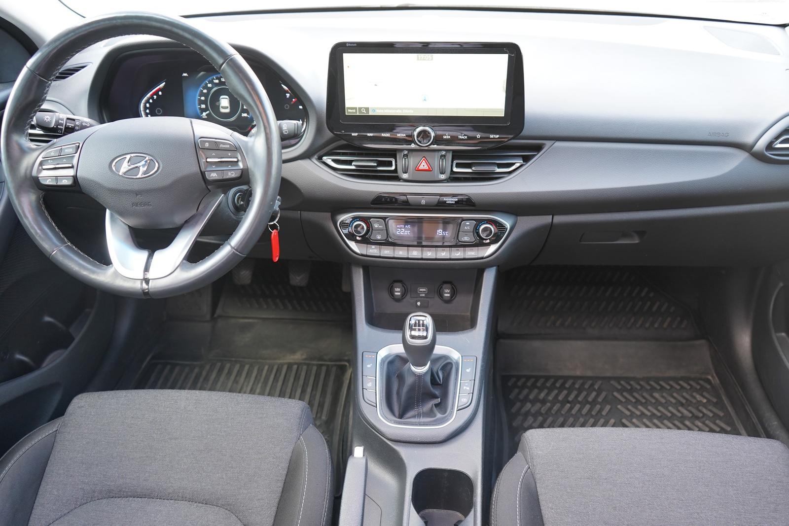 Hyundai i30 1.5 LED Navi Panorama Kamera Tempomat DAB