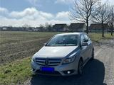 Mercedes-Benz B 200 - Garagenfahrzeug, Scheckheftgepflegt - silberne Mercedes-Benz B 200