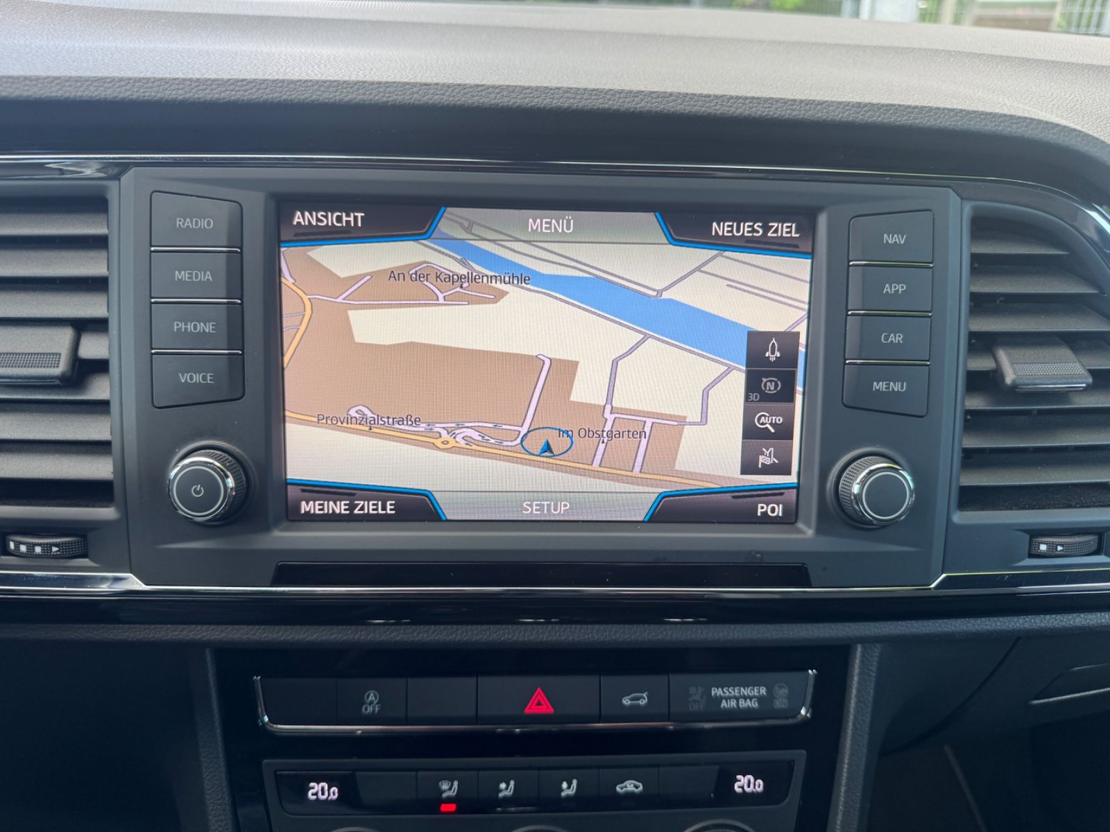 Fahrzeugabbildung SEAT Ateca Xcellence LED+Navi+AHK+Bluetooth