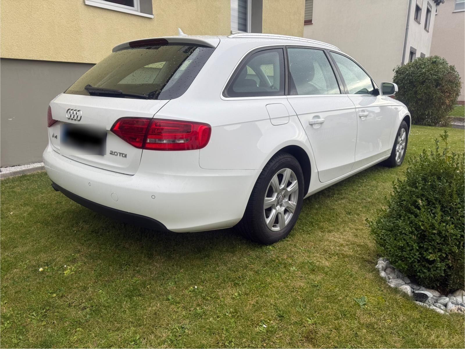 Audi A4 2009 — photo 7