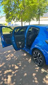 Peugeot 208 PureTech 100 EAT8 Allure Allure - Peugeot in Berlin: 1.8