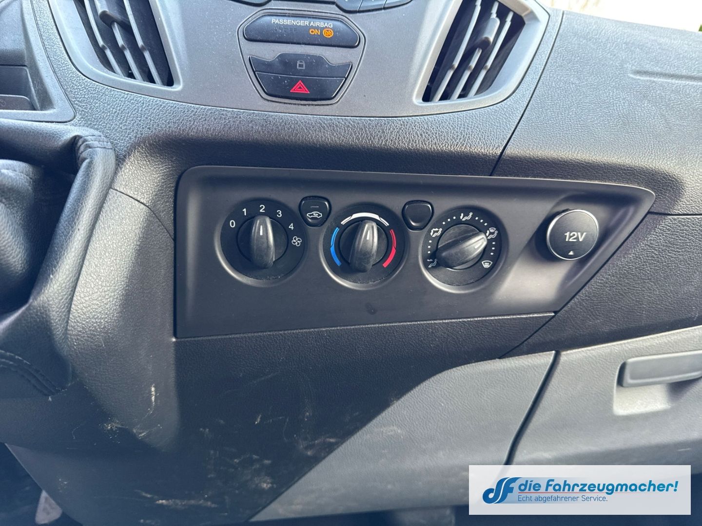 Fahrzeugabbildung Ford Transit Custom Kombi 300 L1 2.2 TDCi *1889 *EXPO