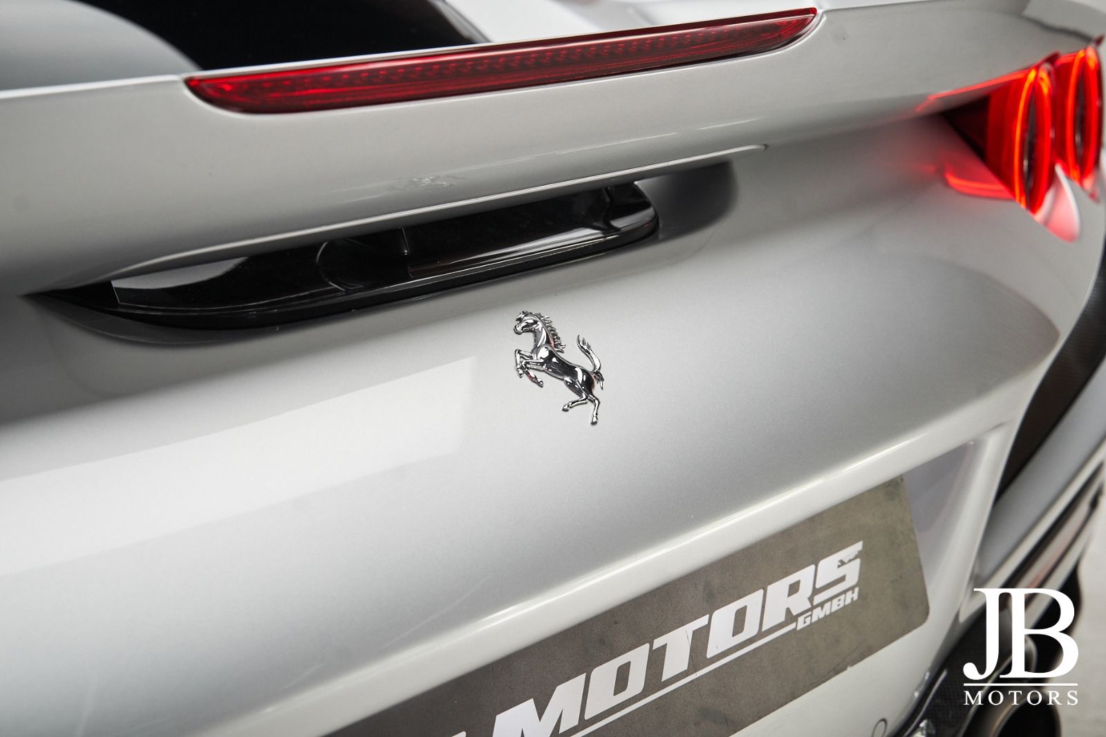 Fahrzeugabbildung Ferrari F8 Tributo Carbon Lift Racing Seat CarPlay