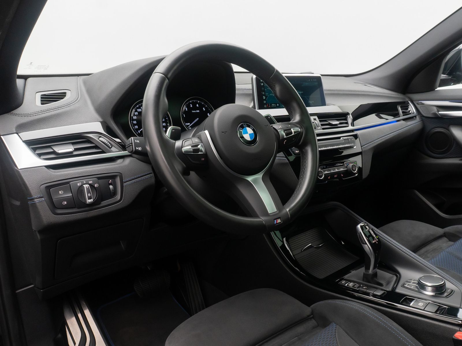 Fahrzeugabbildung BMW X2 sD20i M Sport Kamera HUD Panorama Alarm 20"