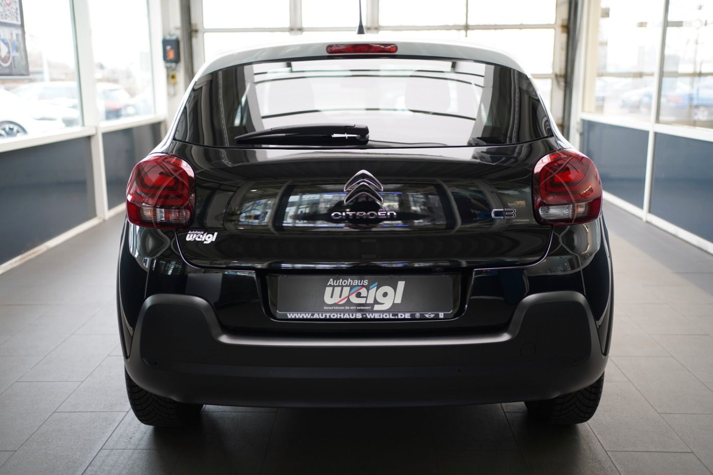 Fahrzeugabbildung Citroën C3 PureTech 110 EAT6 Shine Automatik Sitzheizung