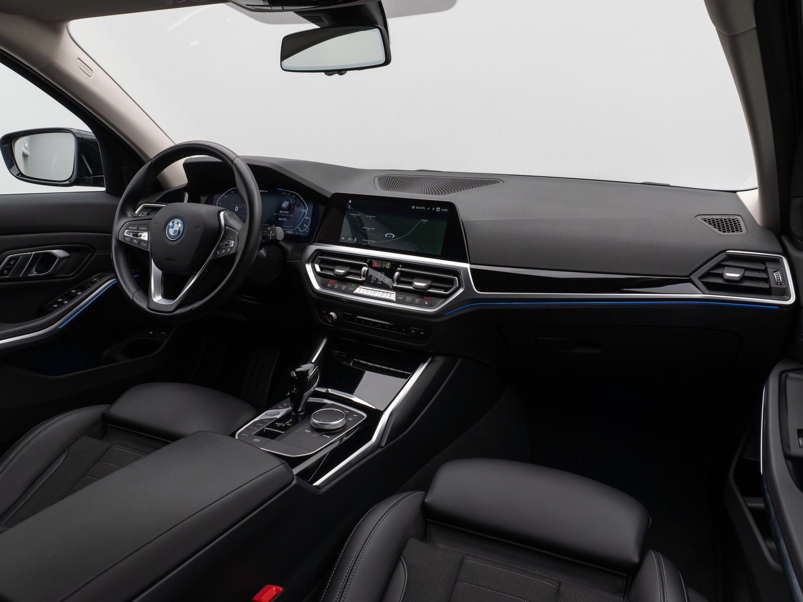 Fahrzeugabbildung BMW 330e Sport Line DAB HiFi WLAN Stop&Go PDC Alarm