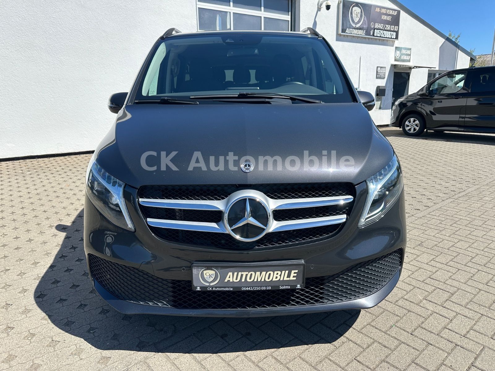 Fahrzeugabbildung Mercedes-Benz V 300d EDITION 4MATIC lang/7 Sitze/Navi/LED/AHK