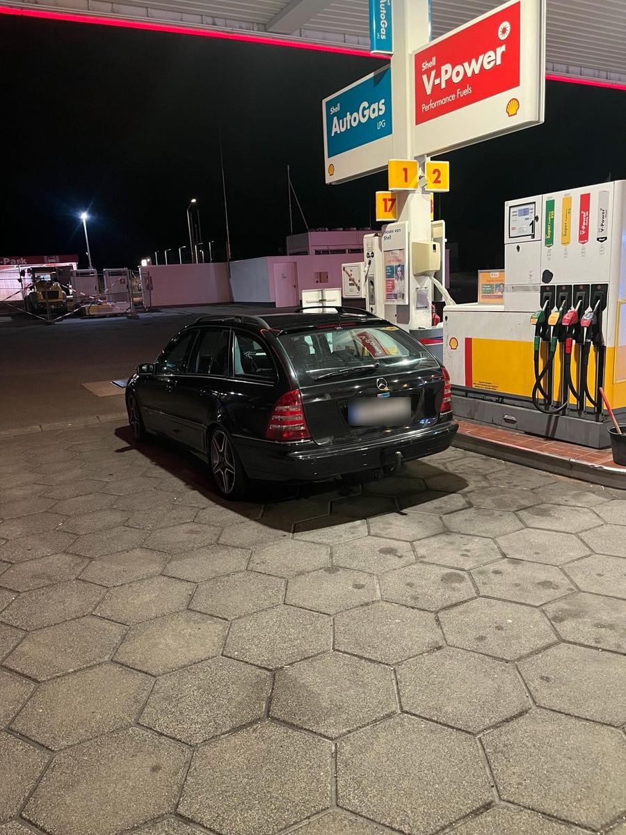 Mercedes-Benz C180 2005 — салон
