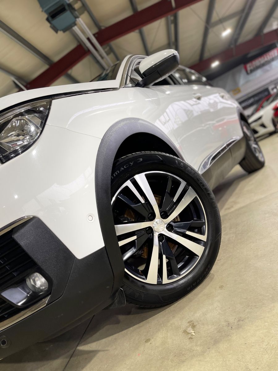 Peugeot 5008 ALLURE+360°+PANO+SHZ+SPURH.+TOTW.ASSIST imagem 2