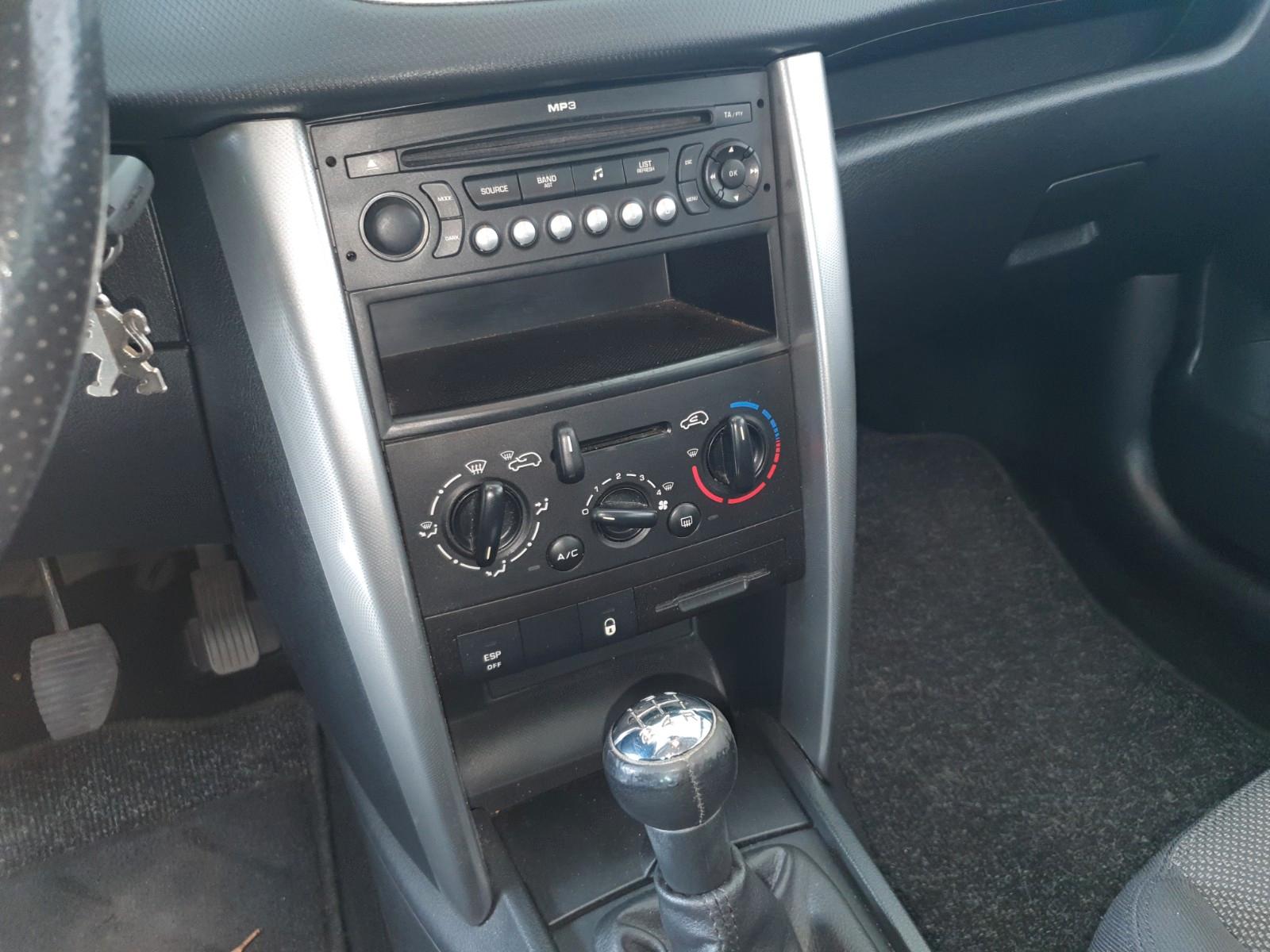 Peugeot 207 2009 — photo 16