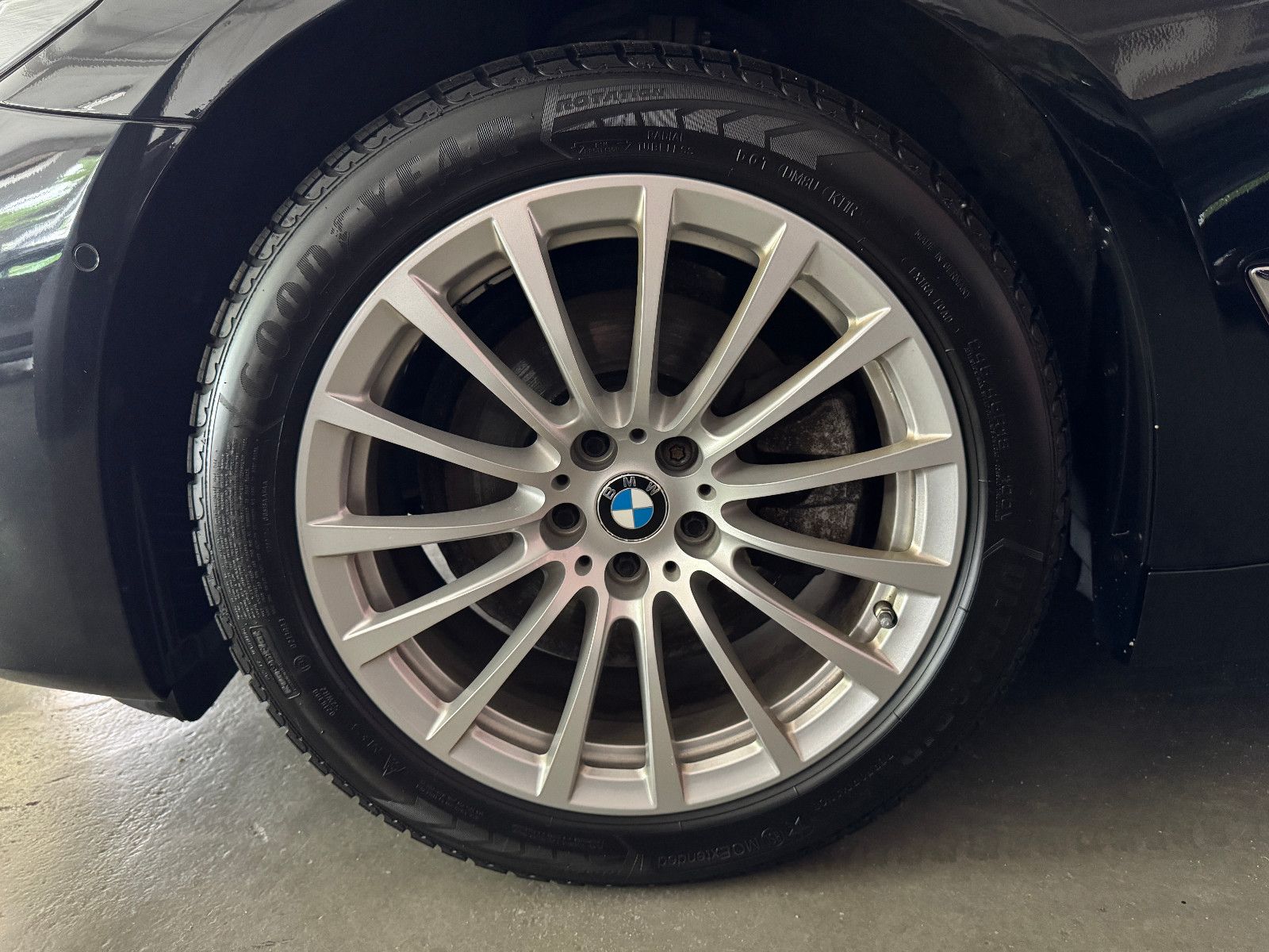 Fahrzeugabbildung BMW 520 d T LUXURY LINE HUD PANORAMA LASER VOLL