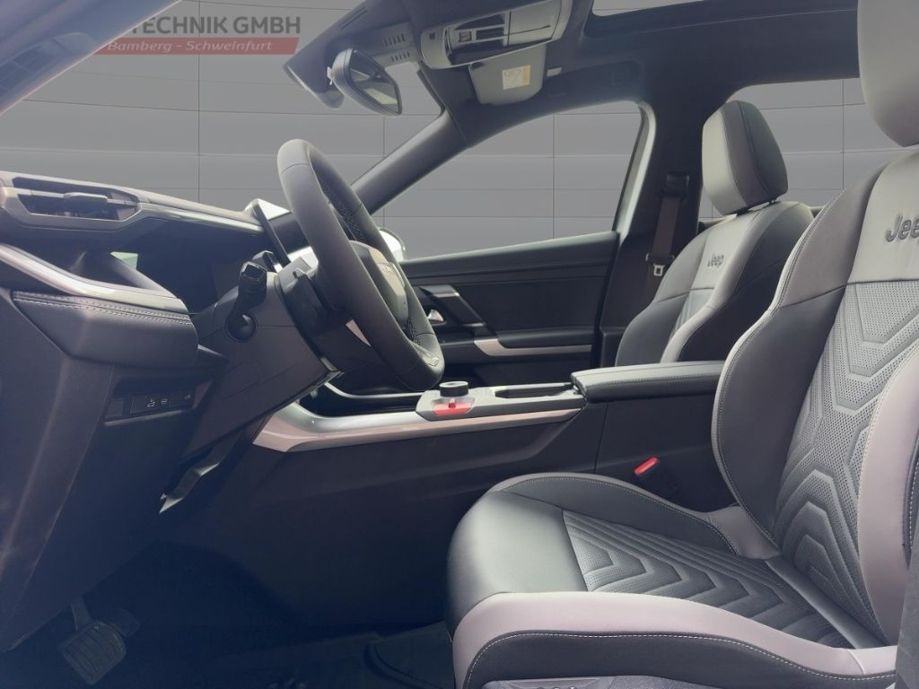 Fahrzeugabbildung Jeep Compass e-Hybrid First Edition PANO MATRIX HEAD-