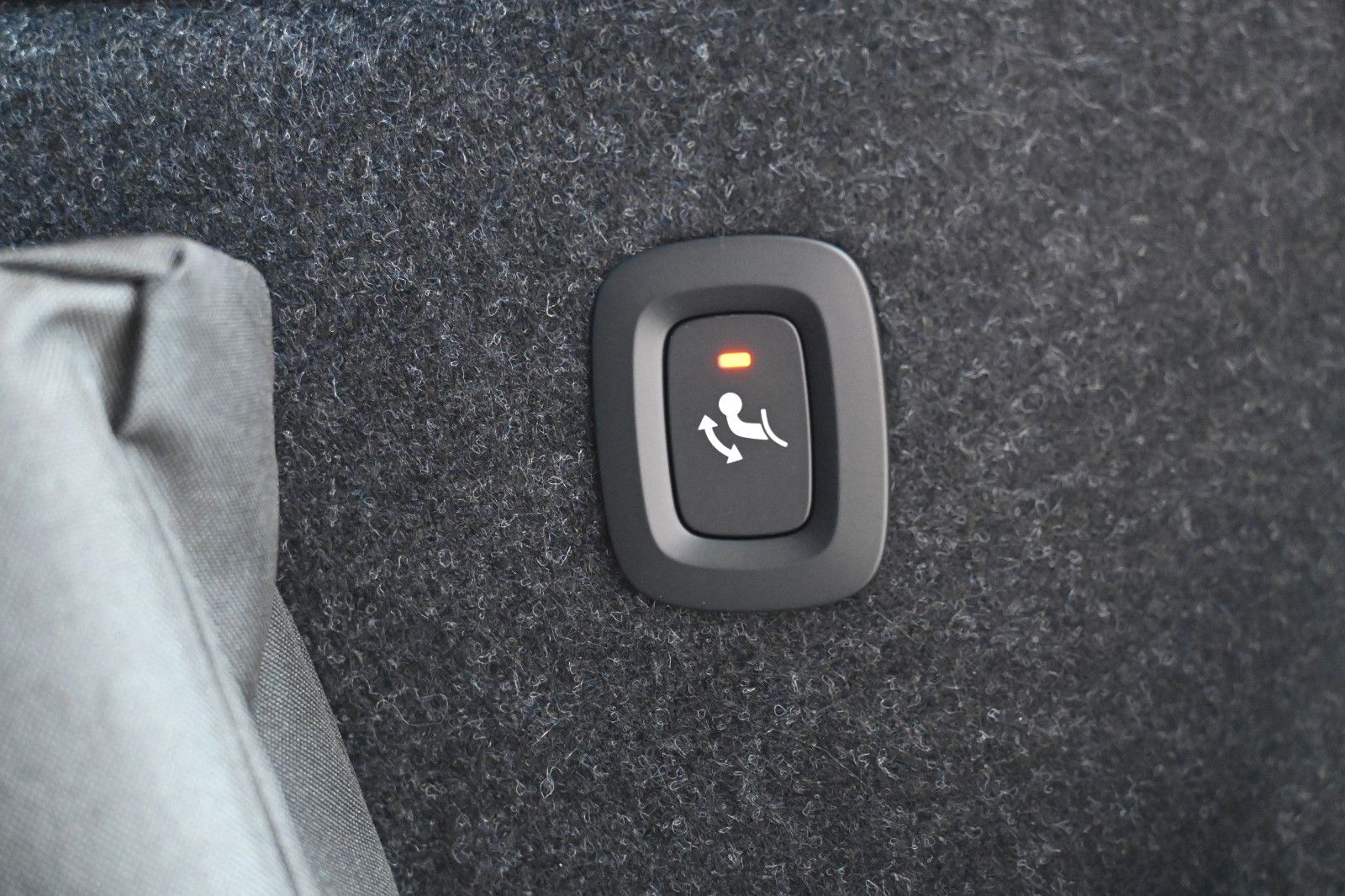 Fahrzeugabbildung Volvo XC40 B3 DSG Plus Dark*360°*ACC*AHK*Allwetter