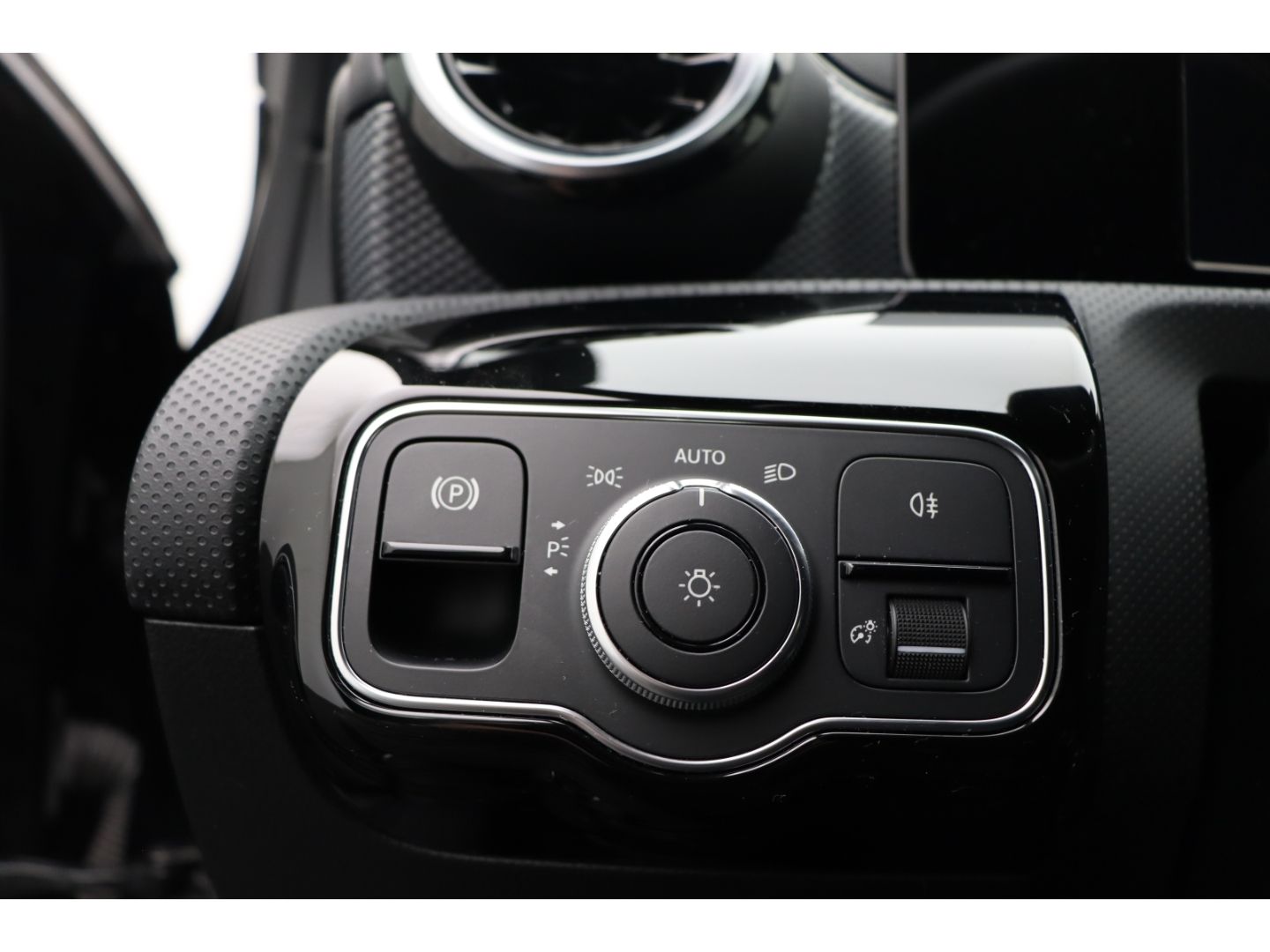 Fahrzeugabbildung Mercedes-Benz A 200 LED SHZ Kamera Navigation Digitales Cockpi