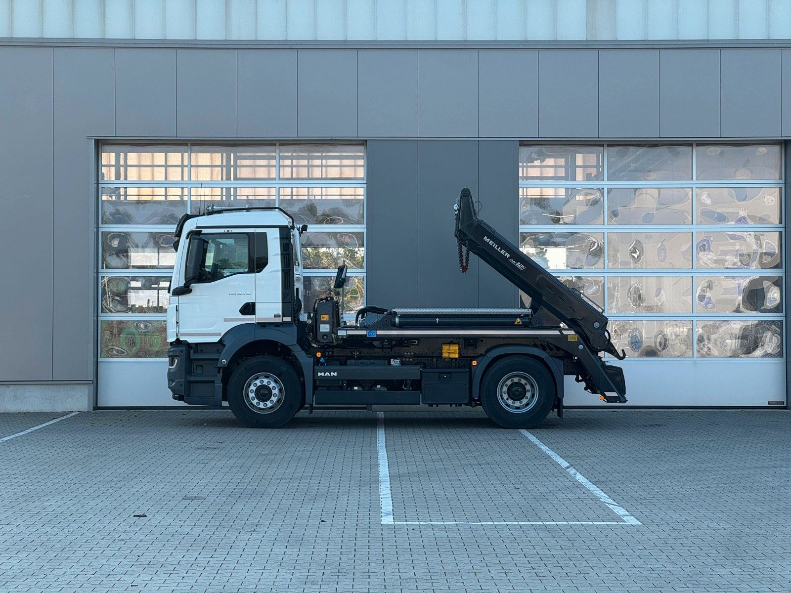 Fahrzeugabbildung MAN TGS 18.430 4x2 Absetzkipper MEILLER 12AK Funk