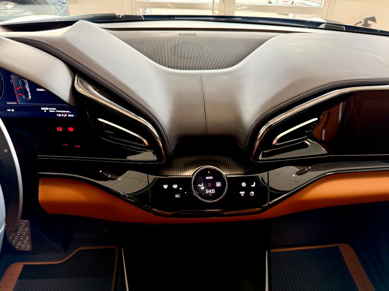 Fahrzeugabbildung Ferrari Purosangue Panorama/Carbon/Burmester/360/Matrix